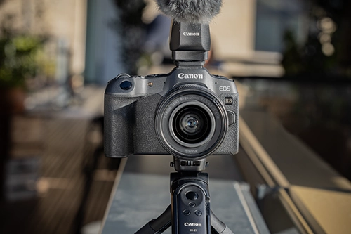 Rozwijanie filmowych umiejętności z aparatem Canon EOS R8