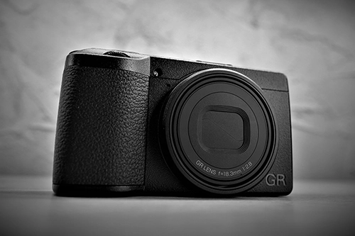 Specyfikacja Ricoh GR III – przegląd kluczowych cech i możliwości