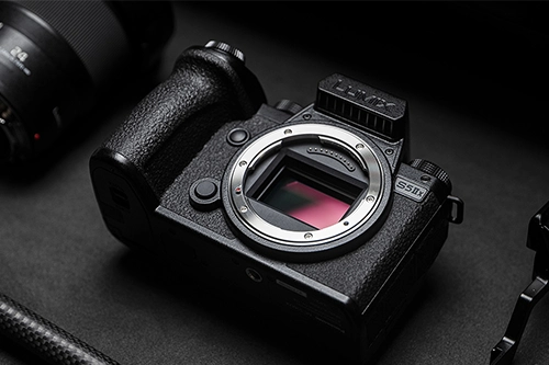 Filmowanie Panasonic LUMIX S5IIX – nagrywanie podczas chodzenia