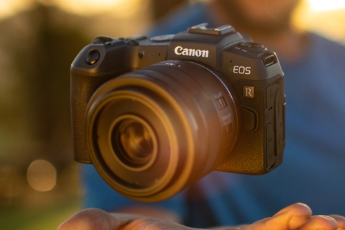 Specyfikacja Canon EOS RP – pełnoklatkowy aparat w lekkim korpusie