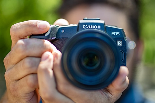 Udogodnienia w Canon EOS RP – funkcje ułatwiające fotografowanie