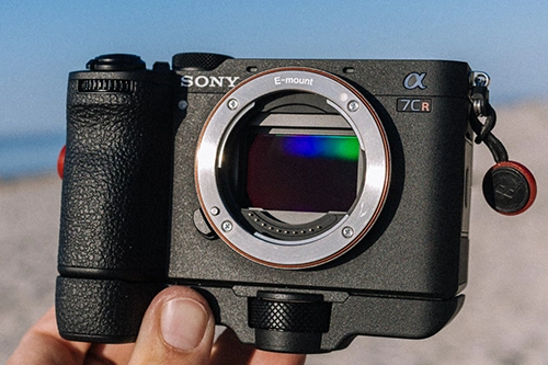 Co oferuje aparat Sony A7CR? Analiza specyfikacji