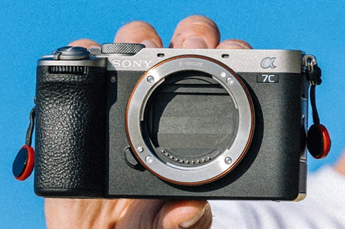 Specyfikacja aparatu Sony A7C II – co wnosi druga generacja?