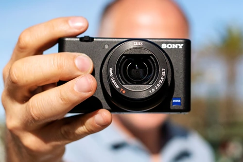 Funkcjonalność aparatu Sony ZV-1 – czy warto go kupić?