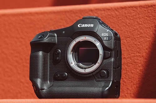 Specyfikacja Canon EOS R1 – szybka praca flagowym aparatem
