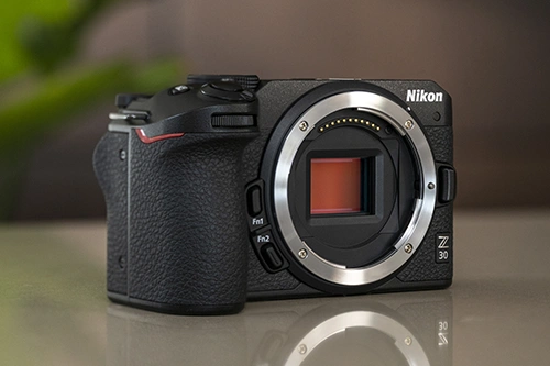 Dla kogo sprawdzi się Nikon Z30? Kompaktowy aparat w różnych zastosowaniach
