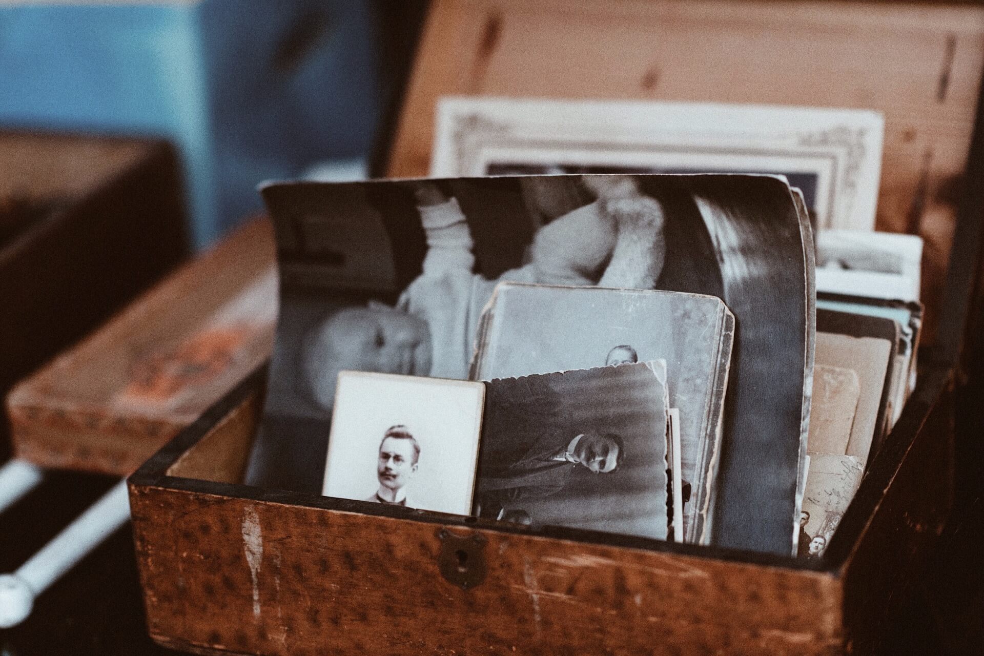 Zdjęcia i filmy – to one pomagają pamiętać. Kiedy przydadzą się aparat foto i kamera cyfrowa?