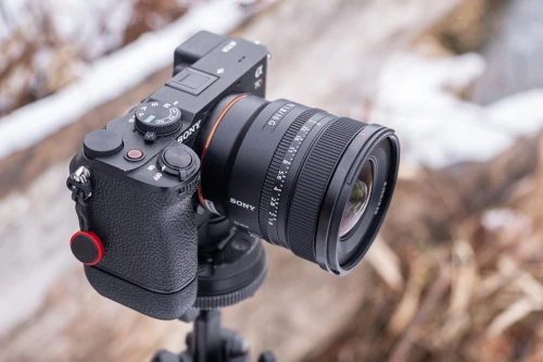 Czy to najlepszy, kompaktowy obiektyw Sony do krajobrazu?