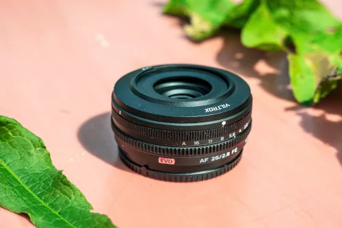 Viltrox 26 mm f/2.8 Pancake to mały obiektyw, który może być hitem
