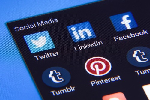 Jak zrobić dobre zdjęcia na LinkedIn? - sprawadź!